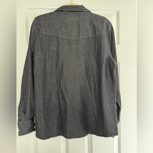 UNTUCKit Becky Woman’s button down (snap buttons)
Size 16 (large) - Picture 3 of 7